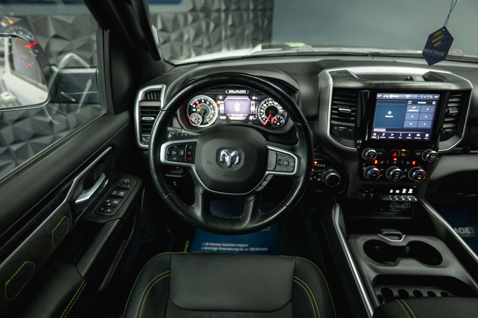 Fahrzeugabbildung Dodge RAM 5.7 V8 HEMI 4x4 OFFROAD Night-Paket LONGBED