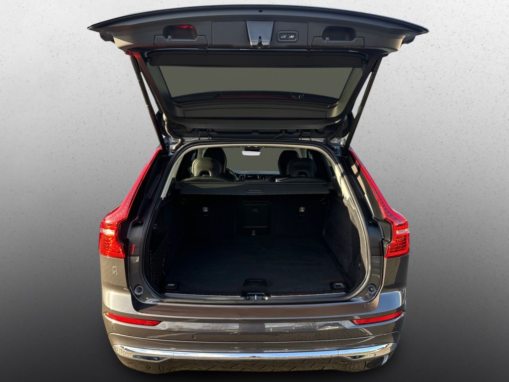 VOLVO XC60 B4 D Plus Bright,Fahreras.,Nappa,AHK,STHZ. VOLVO XC60 B4 D Plus Bright,Fahreras.,Nappa,AHK,STHZ.