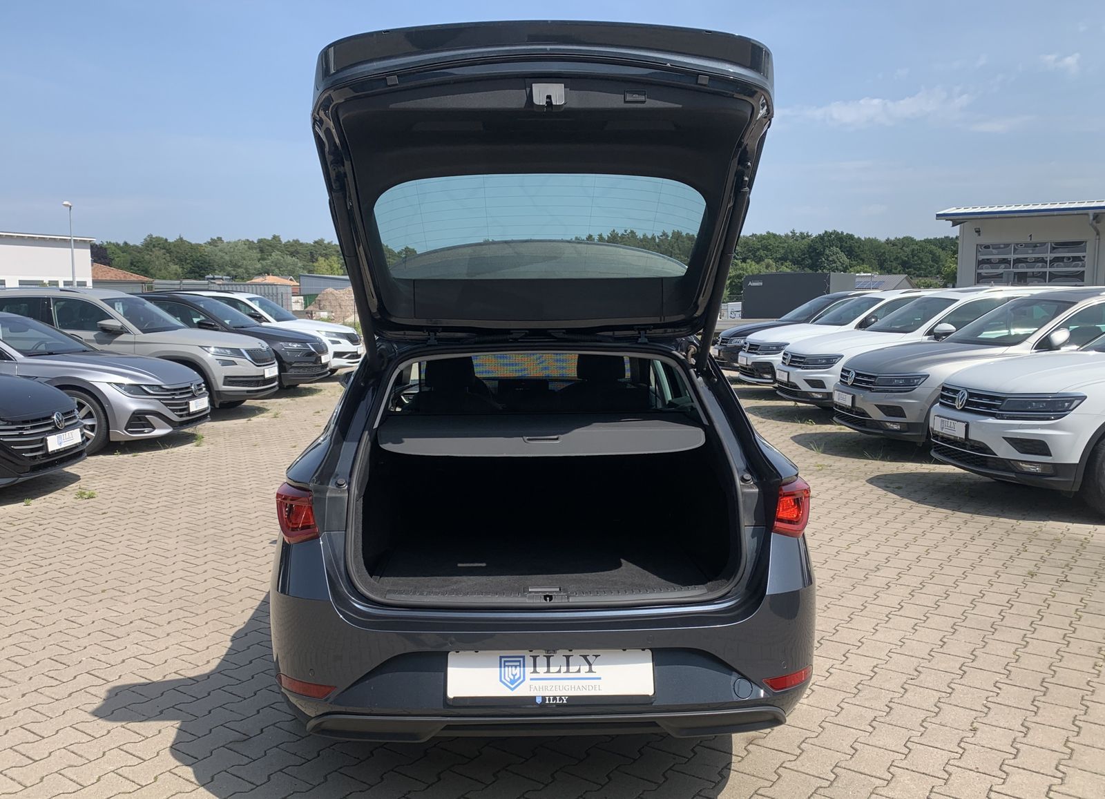 Fahrzeugabbildung SEAT Leon 2.0 TDI Xcellence*AHK*LED*Cam*VCOCK*Navi*