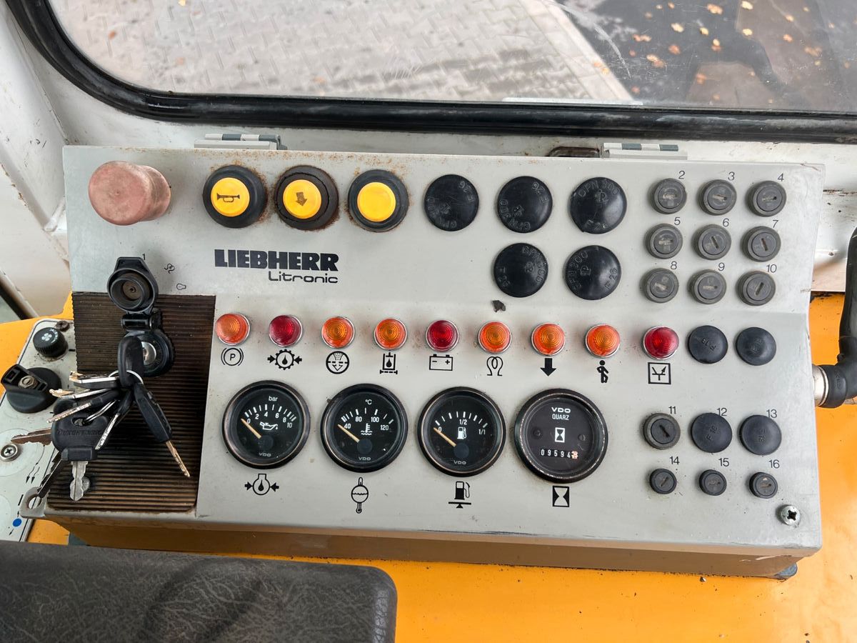 Fahrzeugabbildung Liebherr LR 622 Laderaupe / 9.594h / 1996