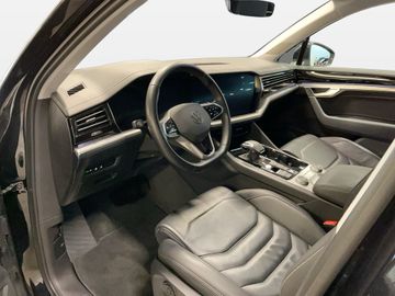 Volkswagen Touareg - 8