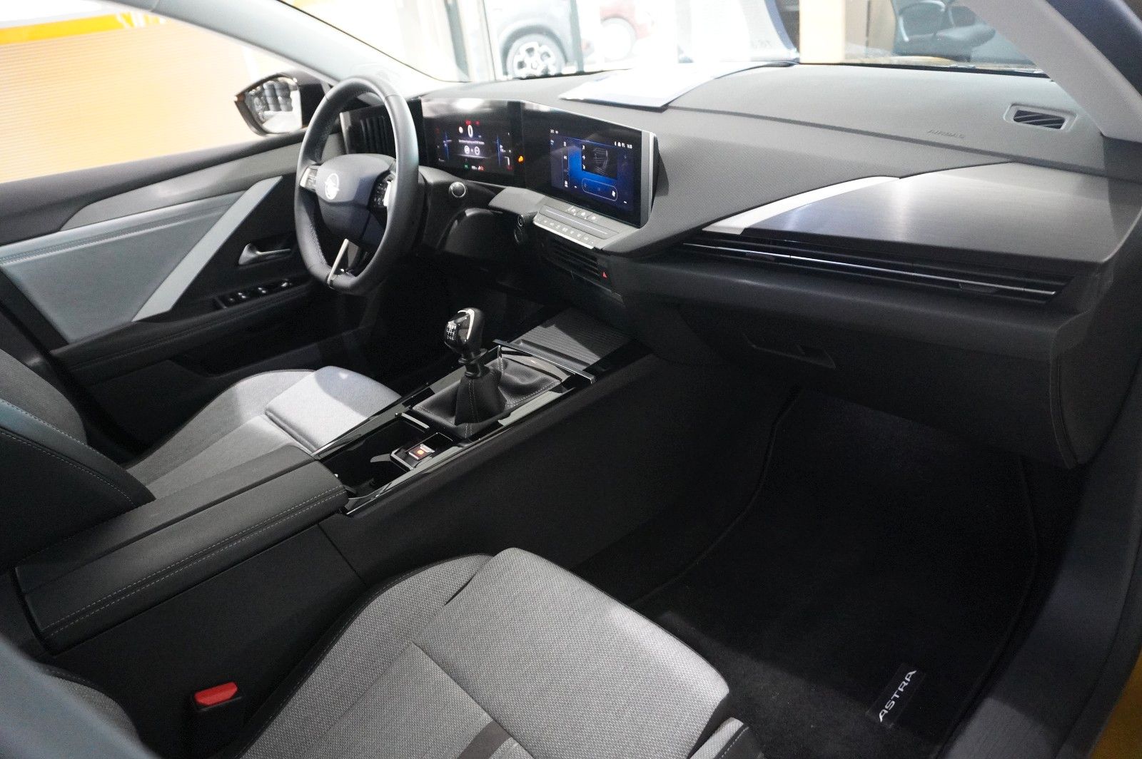 Fahrzeugabbildung Opel Astra L Lim. 1.2T ELEGANCE NAVI/LED/KAMERA/SPORT