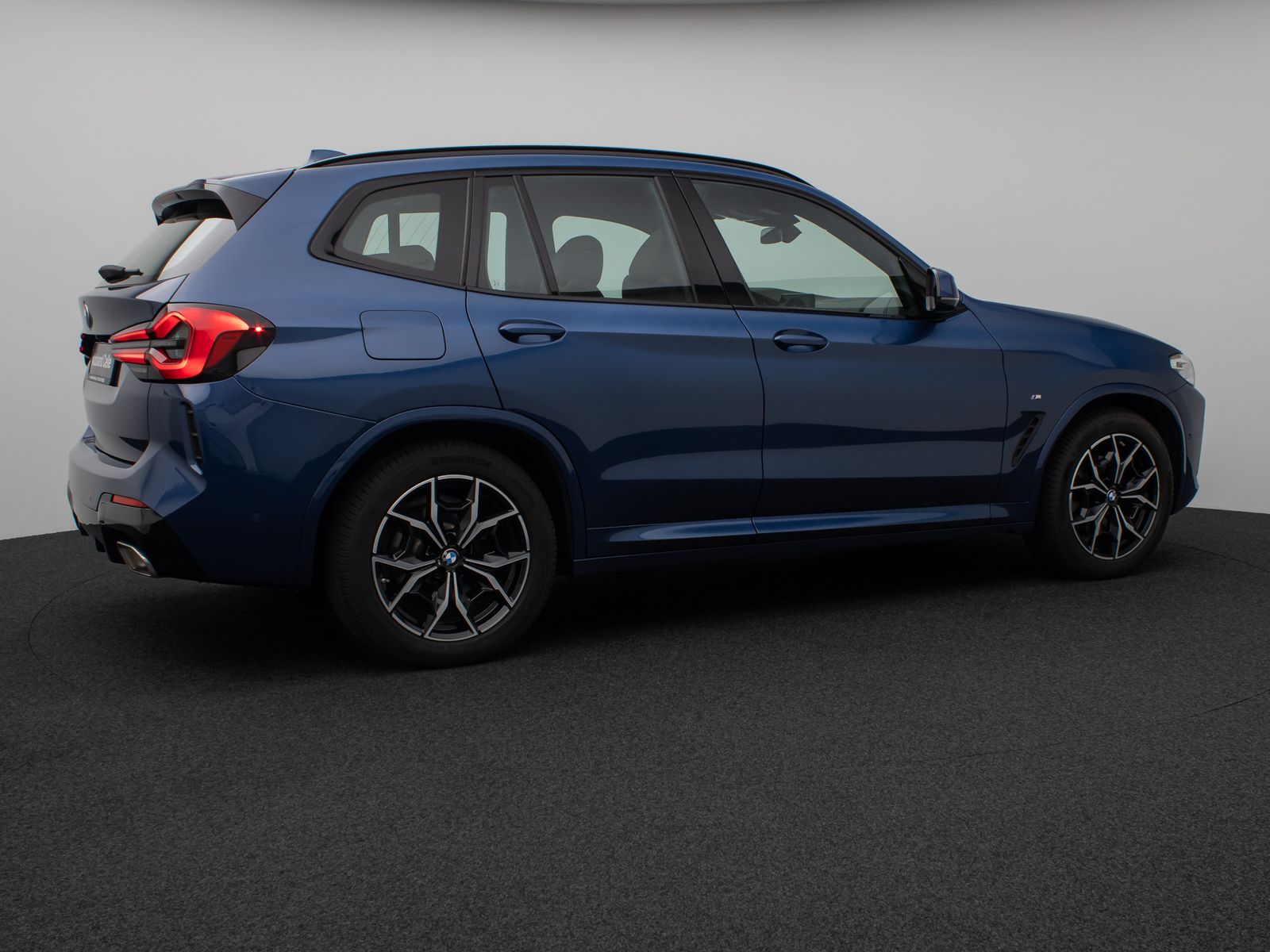 Fahrzeugabbildung BMW X3 xD20i  M Sport Panorama Kamera HUD AHK 19Zoll