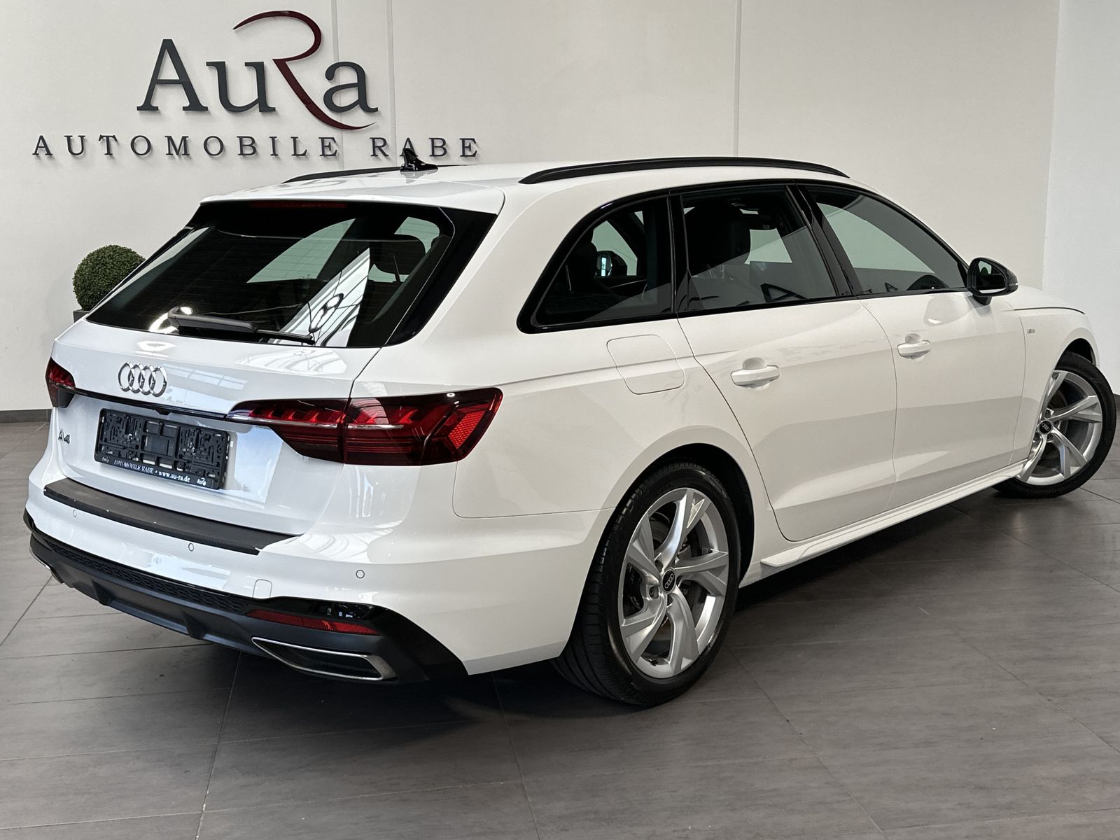 Fahrzeugabbildung Audi A4 Avant 35 TDI S-Line Black NAV+LED+KAM+VC+18ZO