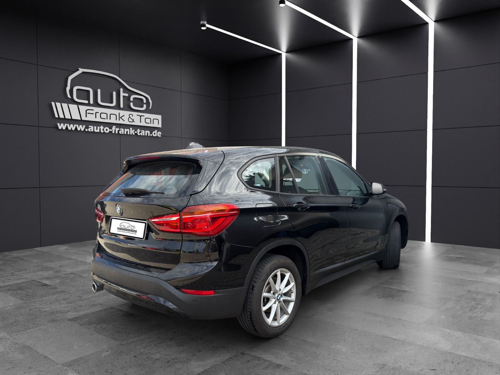 Fahrzeugabbildung BMW X1 sDrive 18 i Advantage PDC*Shzg*2-Zo.Klima*