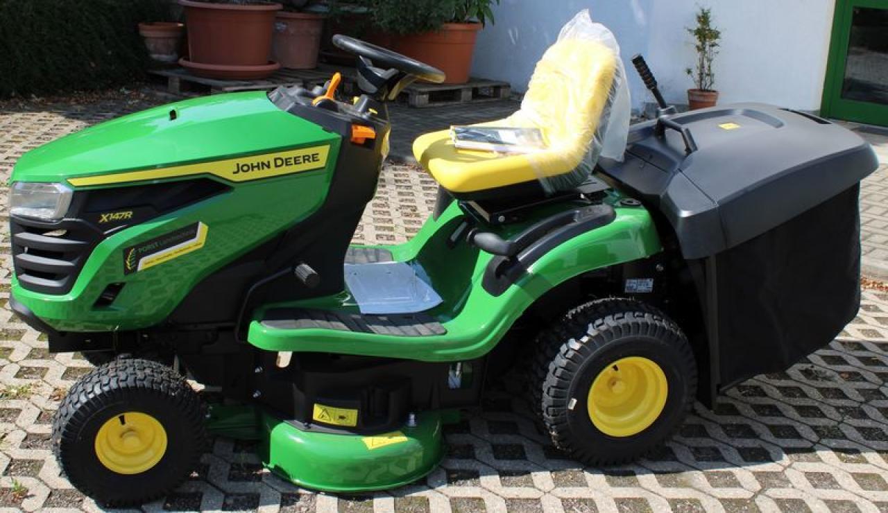 John Deere X147R