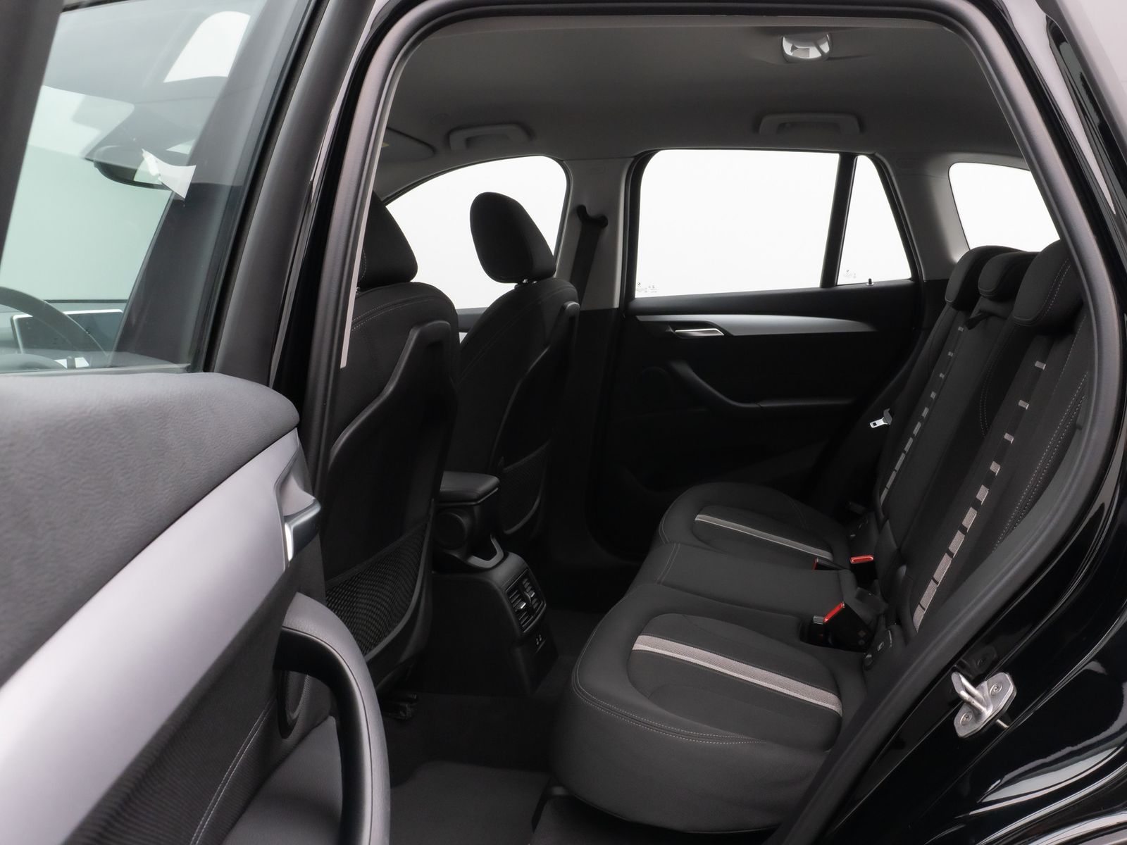 Fahrzeugabbildung BMW X1 sD18i Parkassistent DAB Sportsitz LED 18Zoll