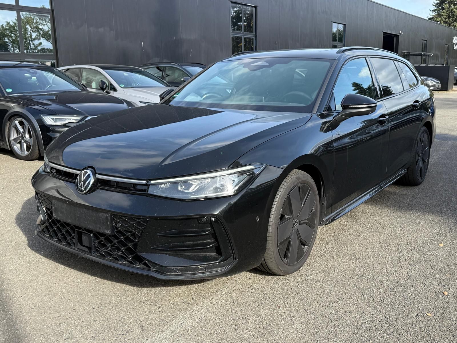 Volkswagen Passat Variant 2.0 TDI R-line MATRIX AHK PANO foto 1