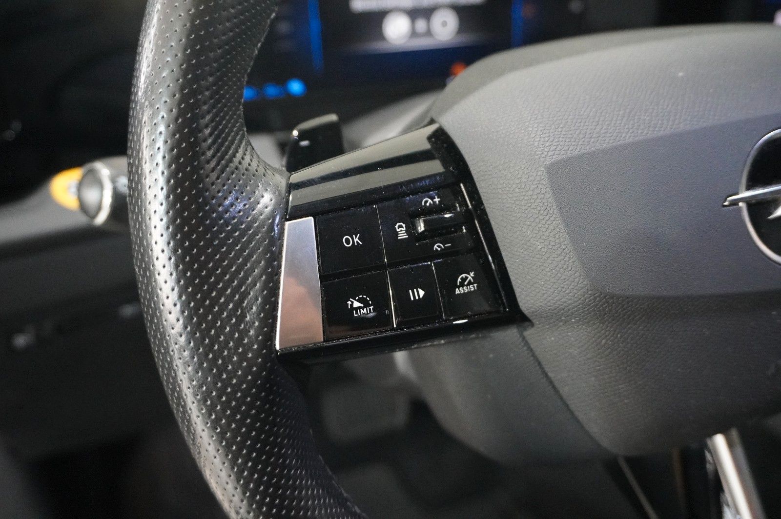 Fahrzeugabbildung Opel Astra L Lim. 1.6 HYBRID ELEGANCE NAVI/LED/KAMERA