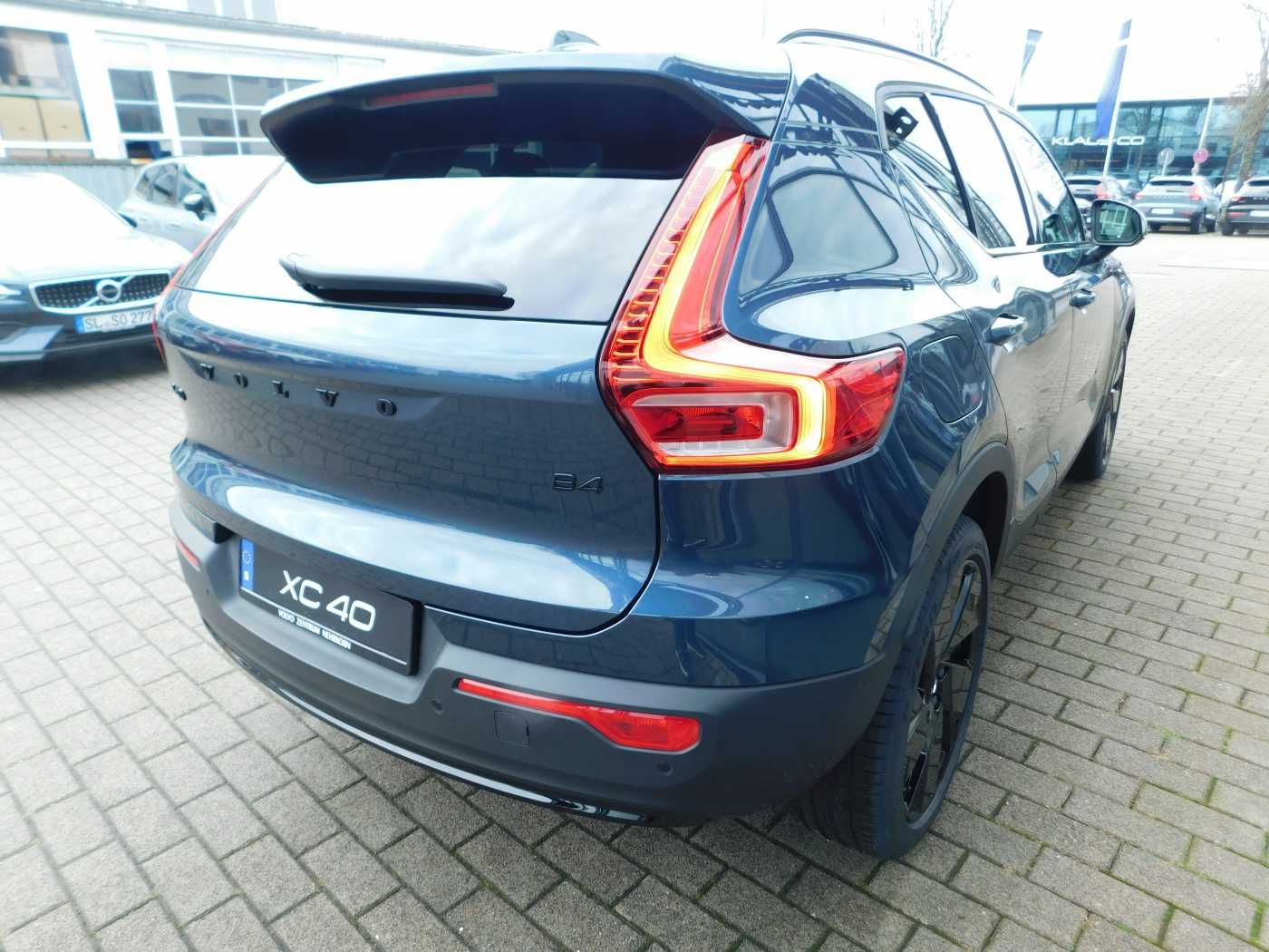 Fahrzeugabbildung Volvo XC40 B4 Plus Black Edition