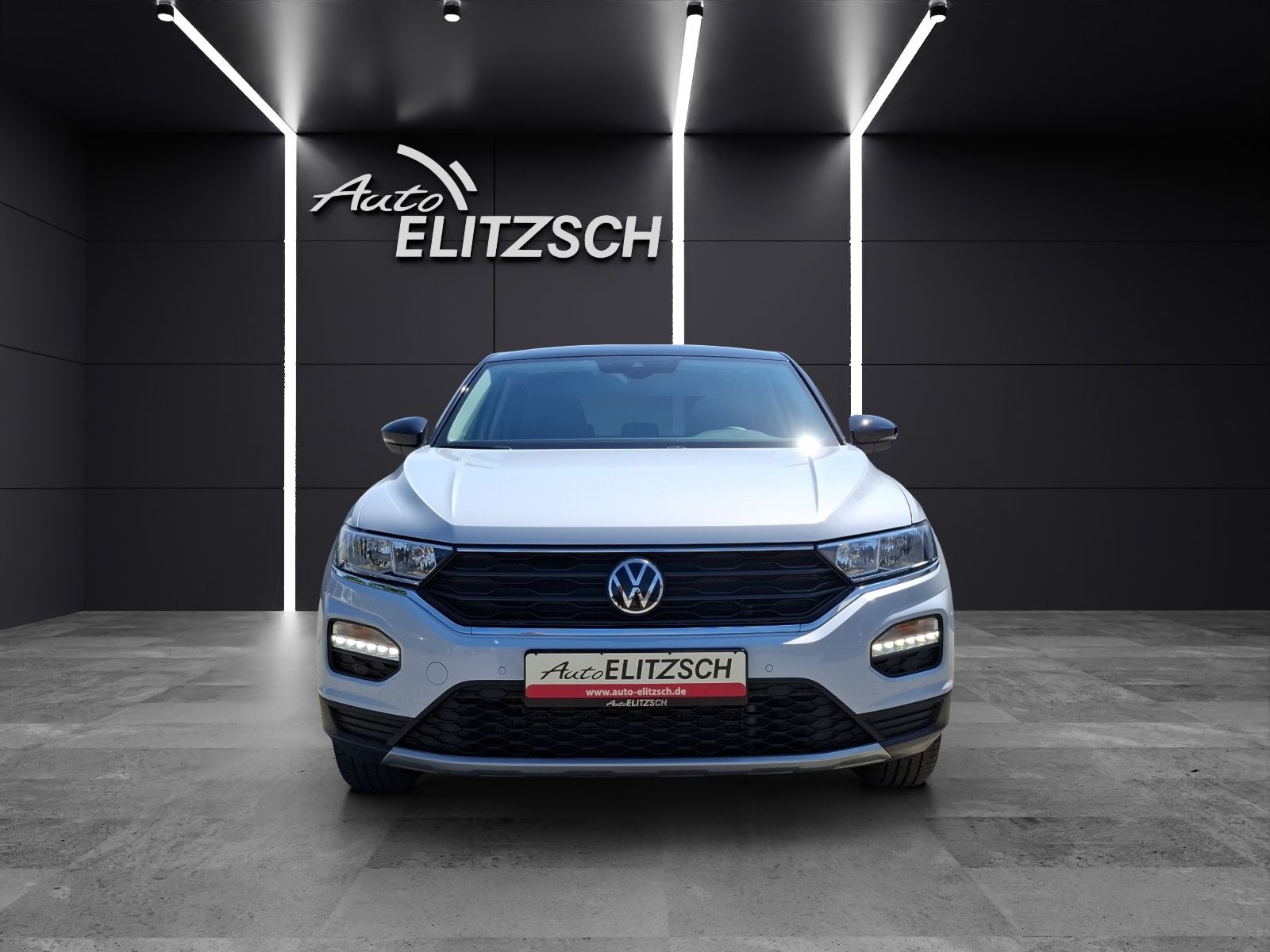 Fahrzeugabbildung Volkswagen T-Roc TSI Active DSG Kamera ACC Navi SH LM