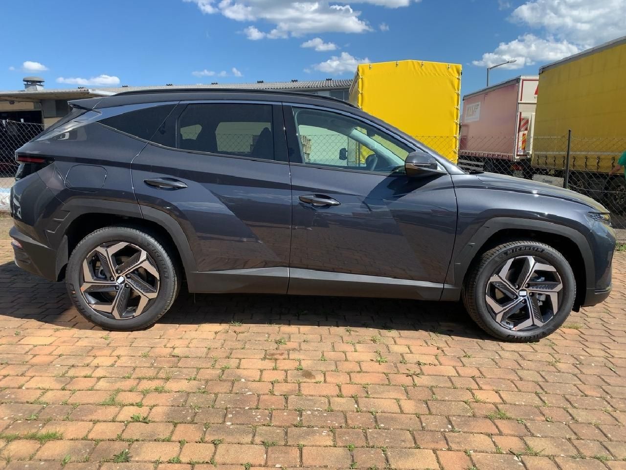 Fahrzeugabbildung Hyundai TUCSON Trend Plug-In Hybrid 4WD*