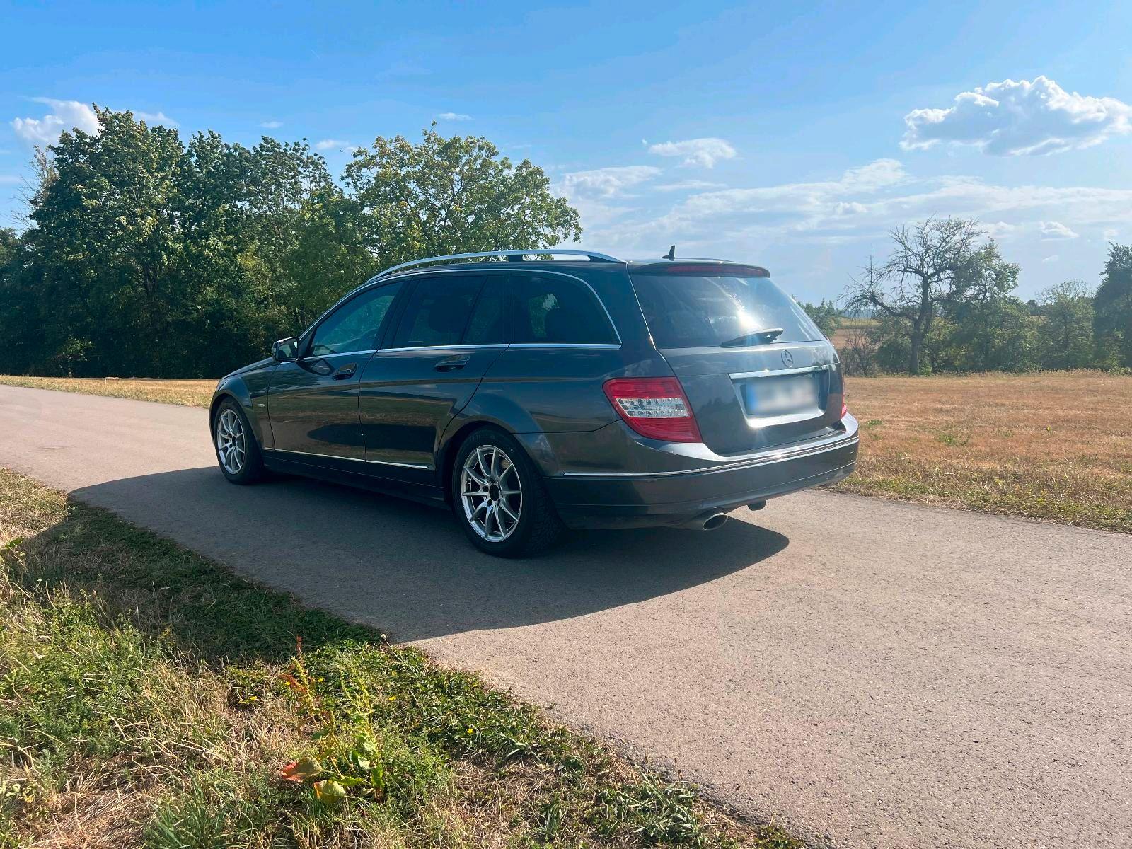 Mercedes-Benz C220 2009 — rear view