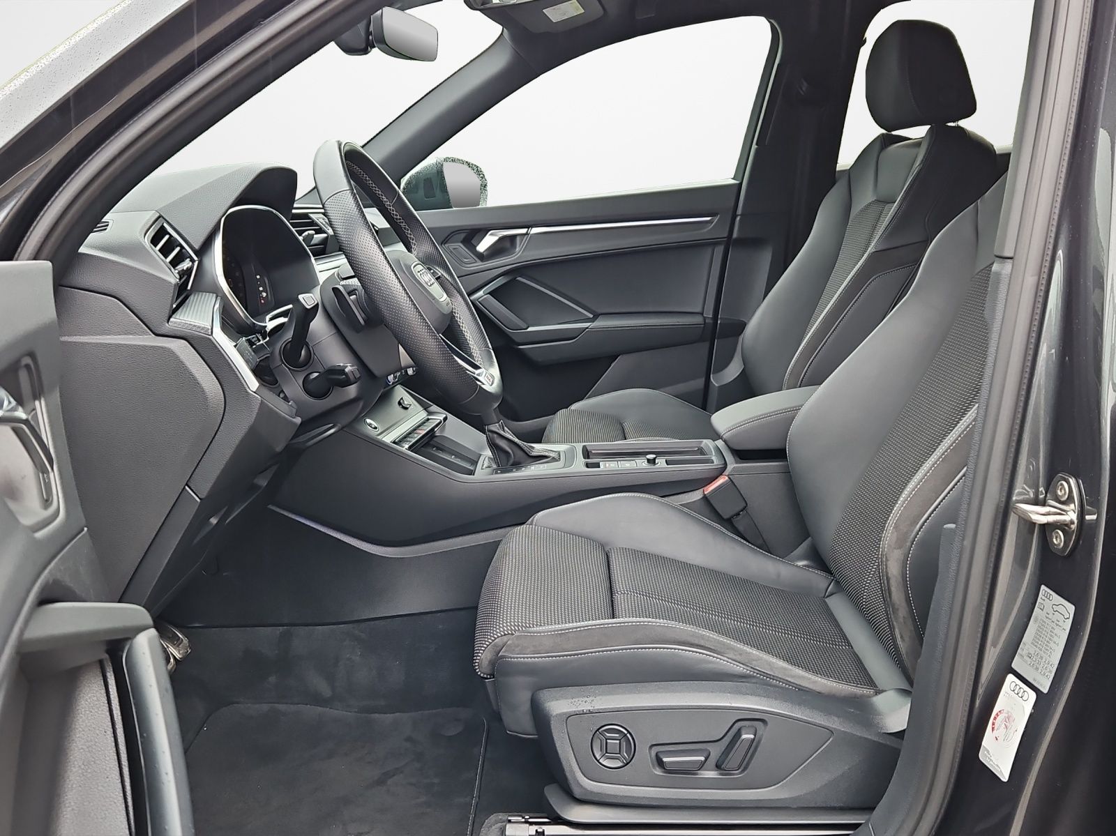 Audi Q3 45 TFSI e S tronic S line NaviPlus Matrix AHK foto 7