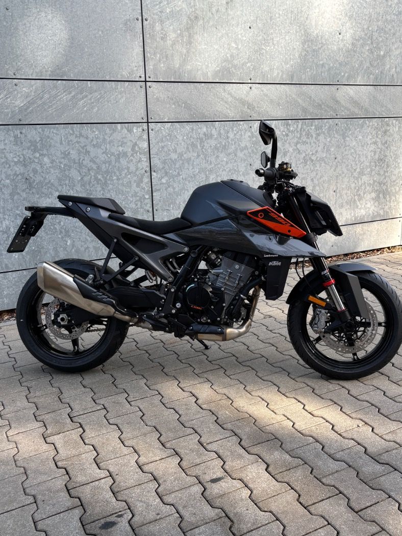 Fahrzeugabbildung KTM 990 Duke Modell 2024