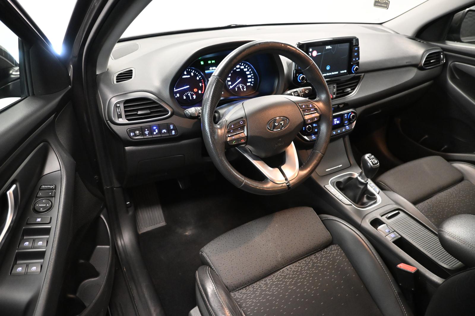 Hyundai i30 Premium *KAMERA*KESSY*LENKRADHZ*SHZ*CARPLAY