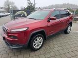 Jeep Cherokee Longitude 4WD / TÜV neu / abn. AHK - Jeep Cherokee Longitude mit Diesel-Antrieb