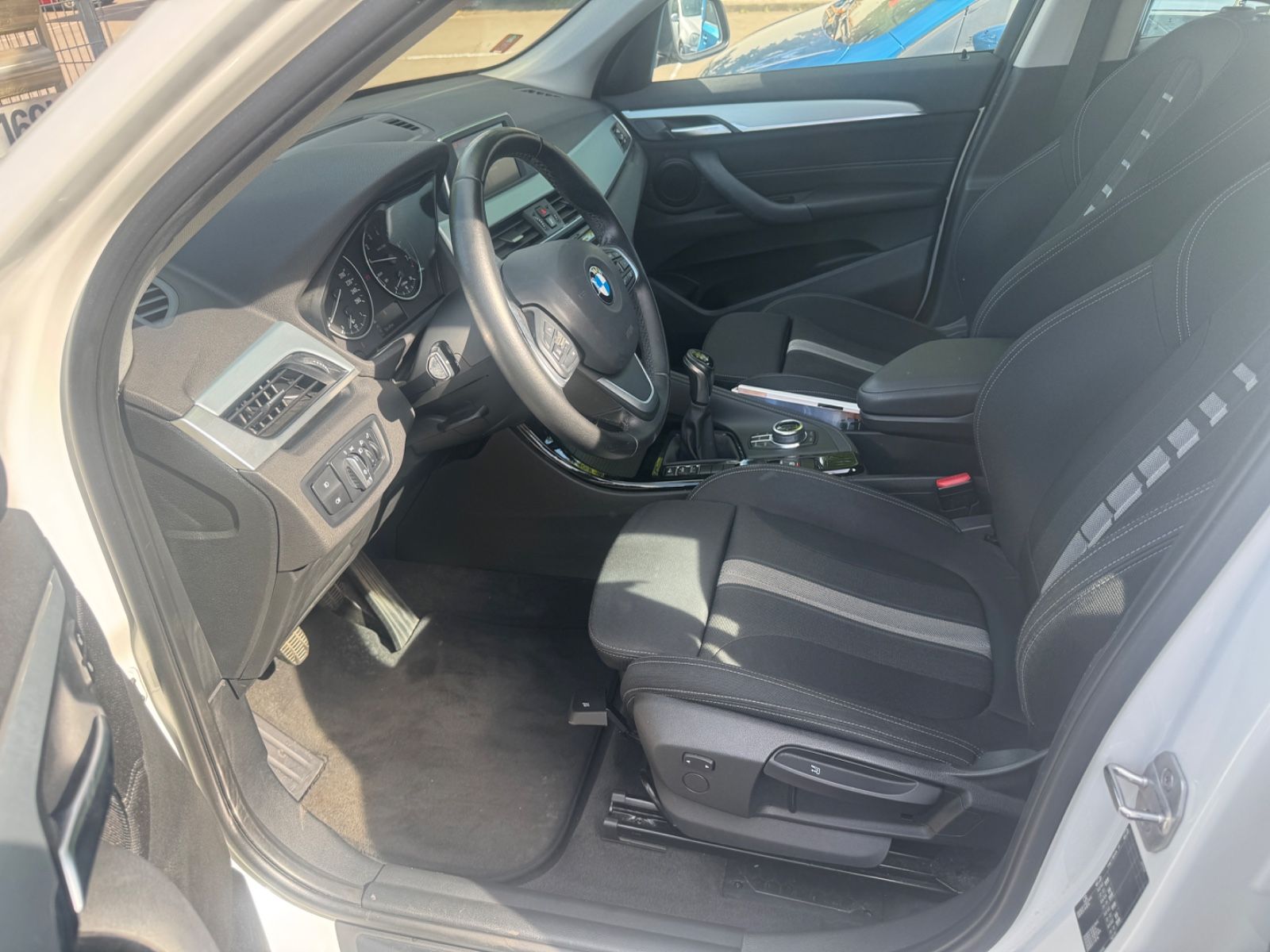 Fahrzeugabbildung BMW X1 sDrive 18 i Sport Line Navi+Sitzheizung