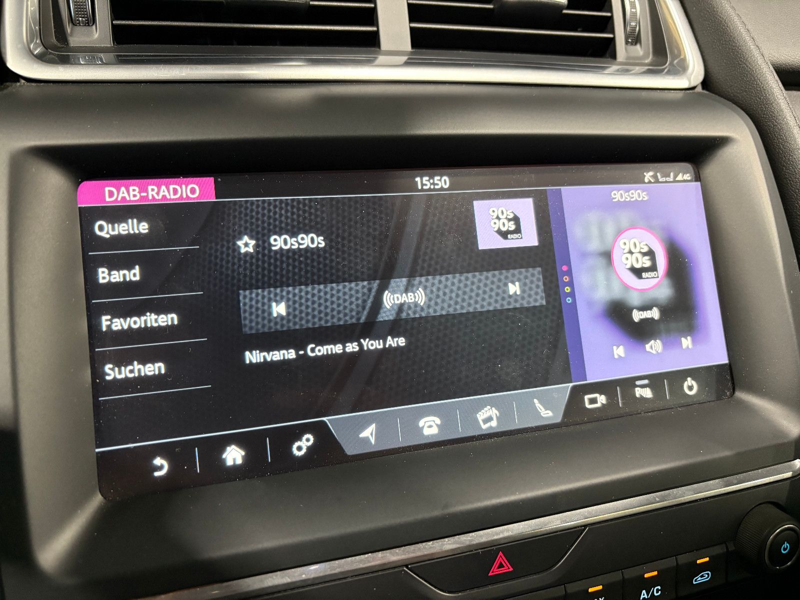 Fahrzeugabbildung Jaguar E-PACE S/NAVI/KAMERA/APPLE/ACC/SHZ/KLIMA/TOTWINK