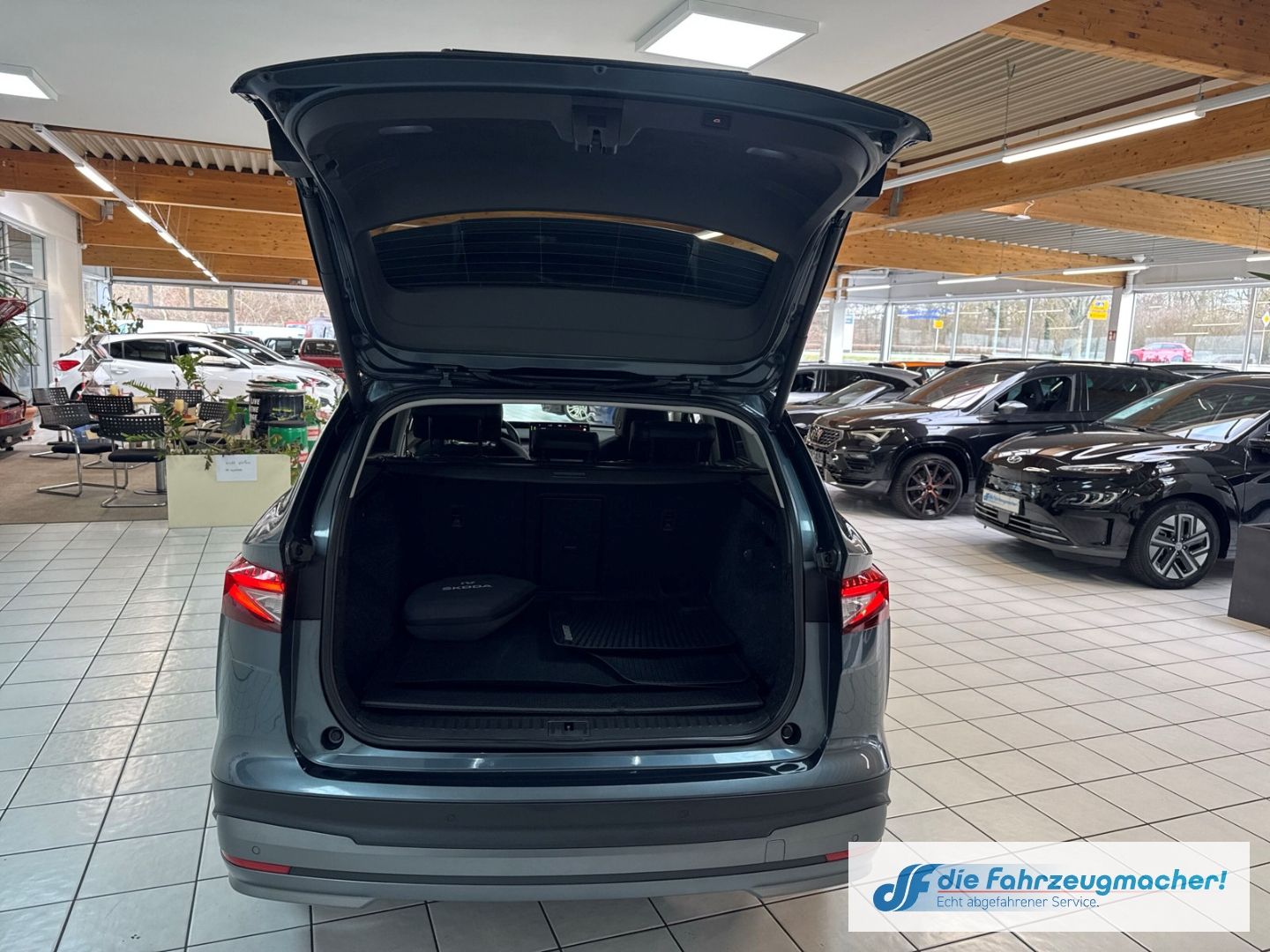 Fahrzeugabbildung SKODA Enyaq 80 Suite HUD El. Panodach Navi Leder Digi