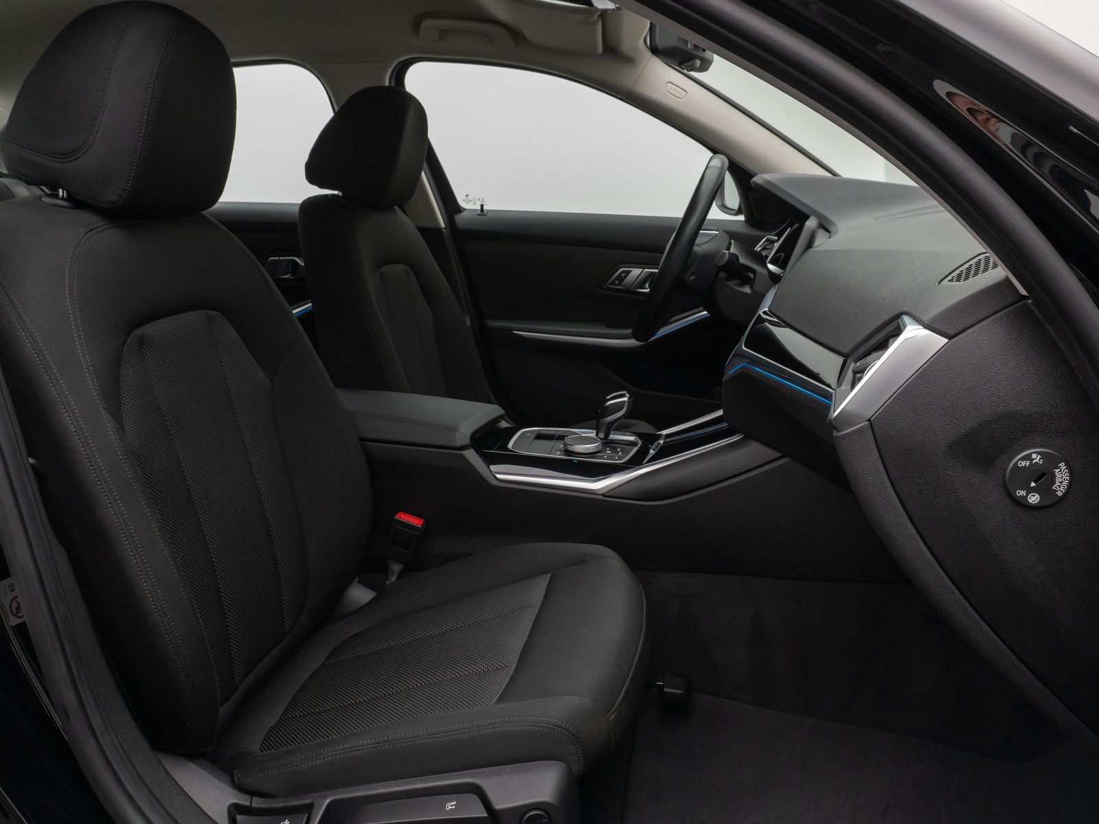 Fahrzeugabbildung BMW 330e ACC Alarm DAB CockpitPr HiFi PDC WLAN Sport