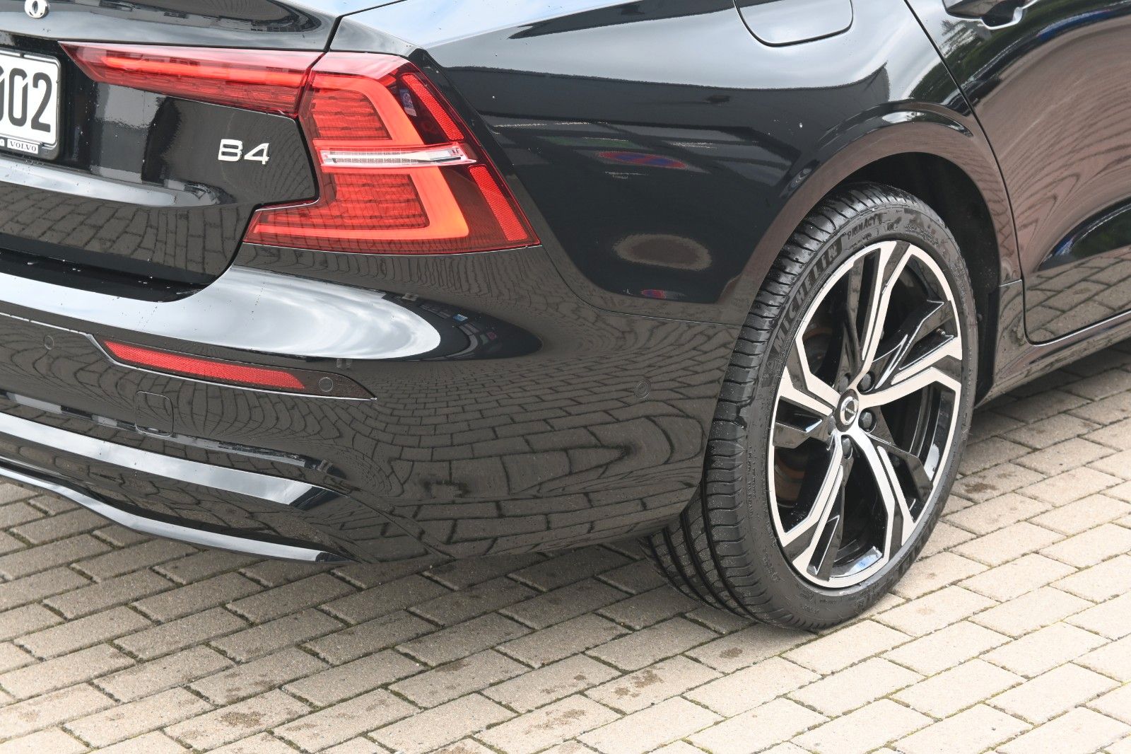 Fahrzeugabbildung Volvo S60 B4 Benzin Plus Dark'STHZG*360°*PANO*