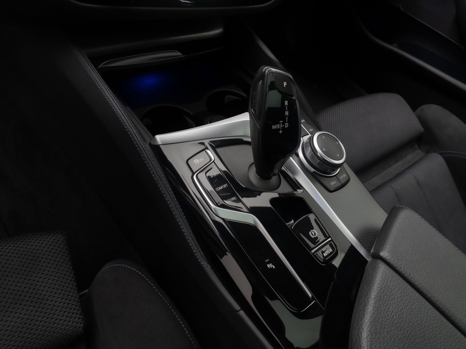 Fahrzeugabbildung BMW 520d xD M Sport Panoram Kamera Laser HUD H/K 19"