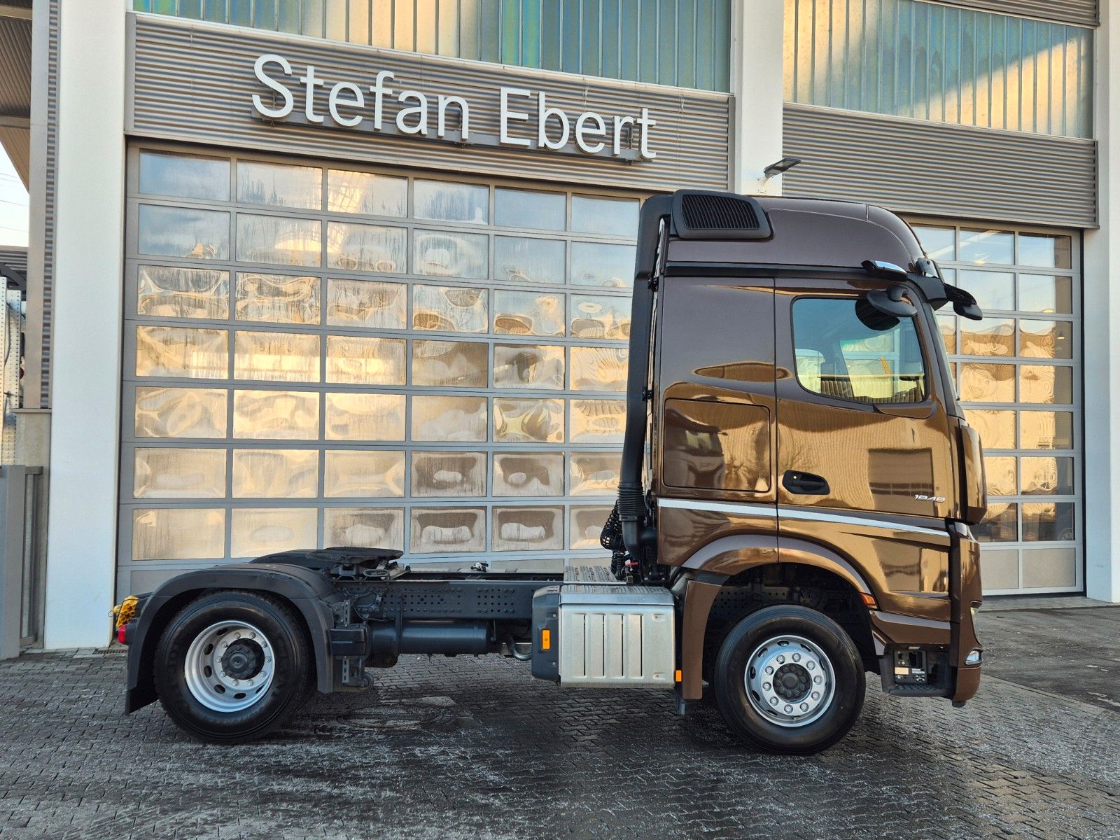 Fahrzeugabbildung Mercedes-Benz Actros 1848 LS Öl-Retarder Standklima BigSpace