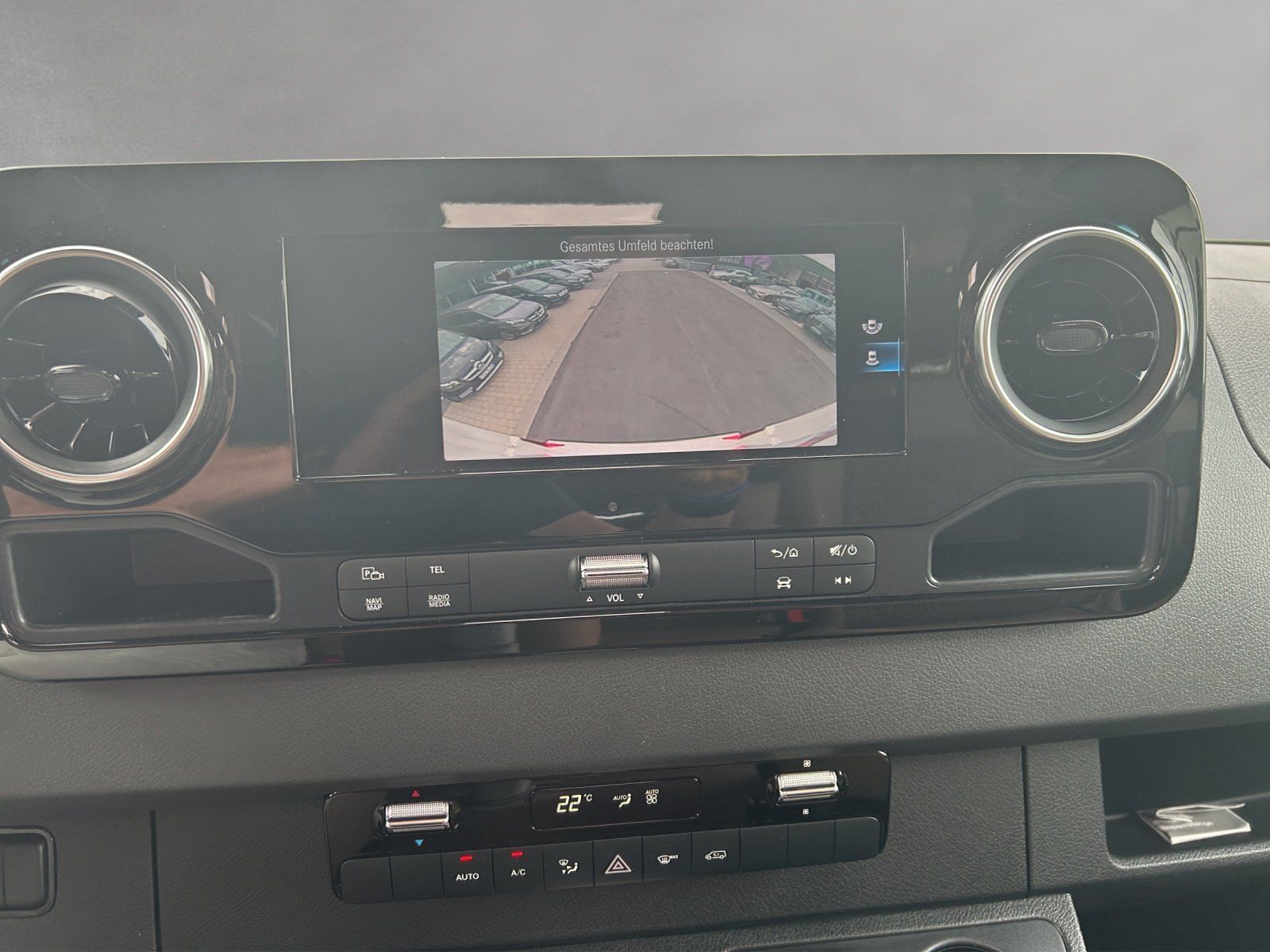 Fahrzeugabbildung Carthago C-Tourer T 143 LE Sprinter 417 CDI DISTRO LED TV