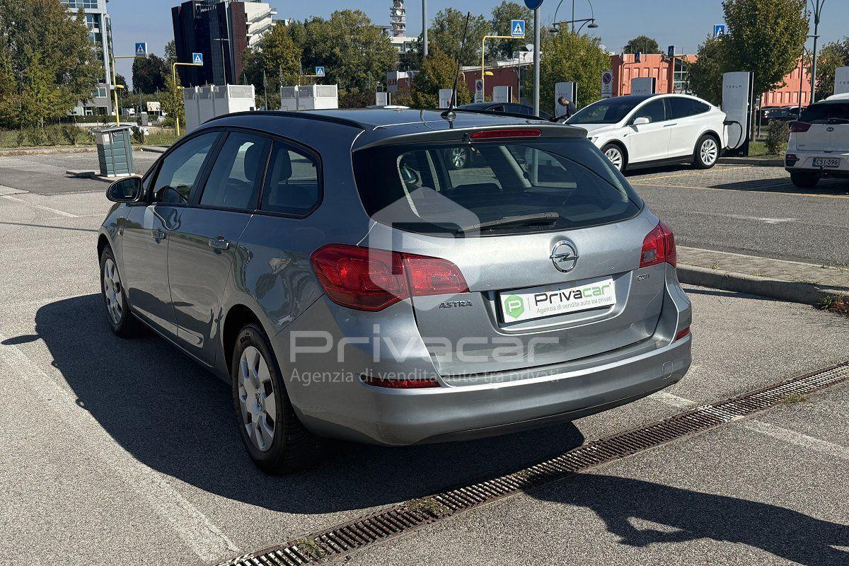 Opel Astra 2011 — photo 7