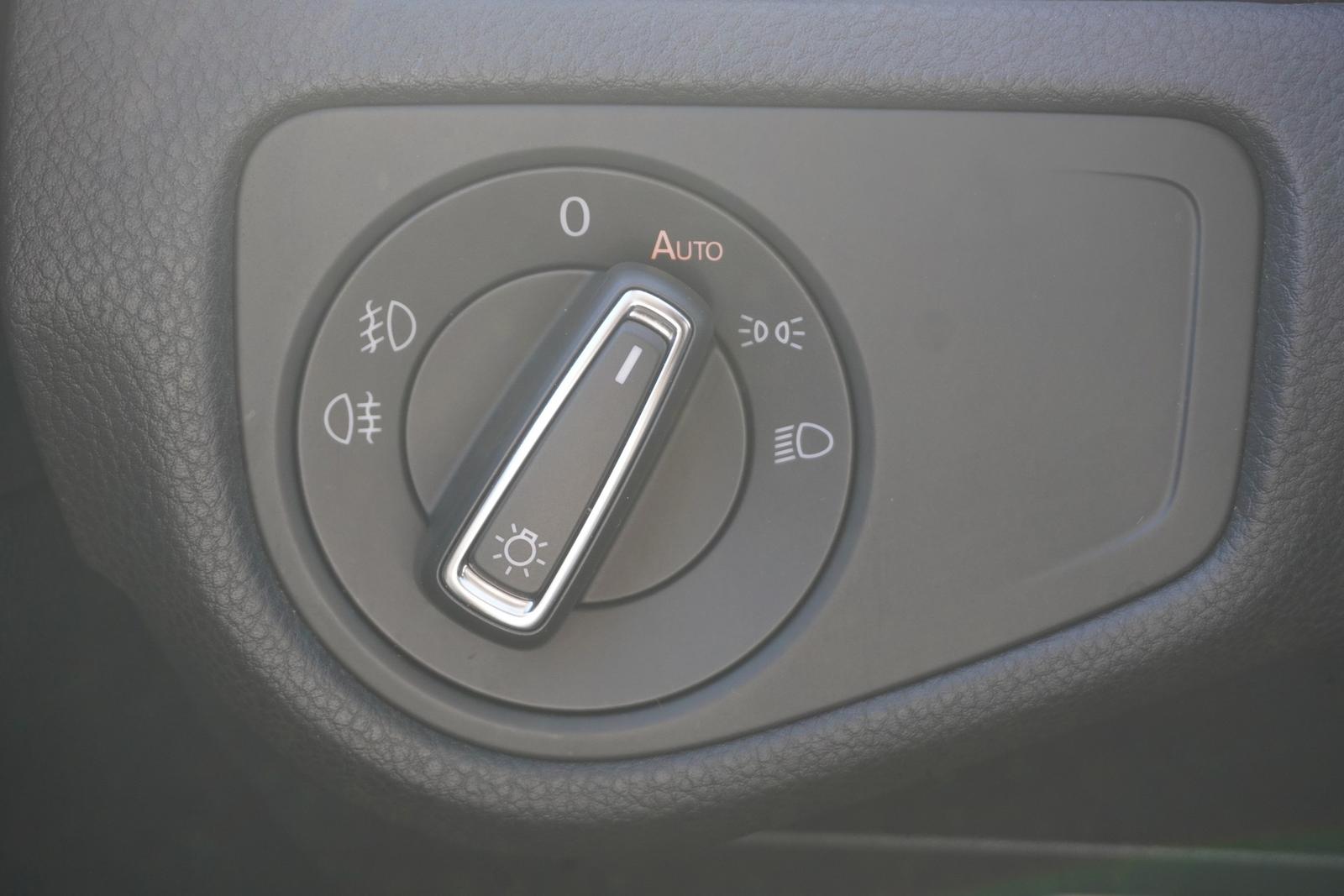 Volkswagen Golf VII 1.5 16V TSI Comfortline ACC Sitzheizung, миниатюра 28