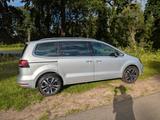 Volkswagen Sharan 2.0 TDI DSG IQ.Drive 7Sitz StdHzg AHK - VW Sharan Gebrauchtwagen in Hamburg