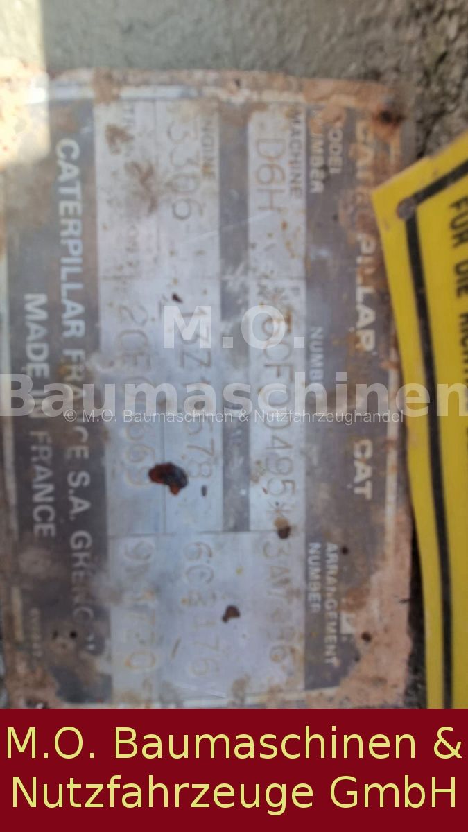 Fahrzeugabbildung CAT D6H Planierraupe / 4. Wegeschild
