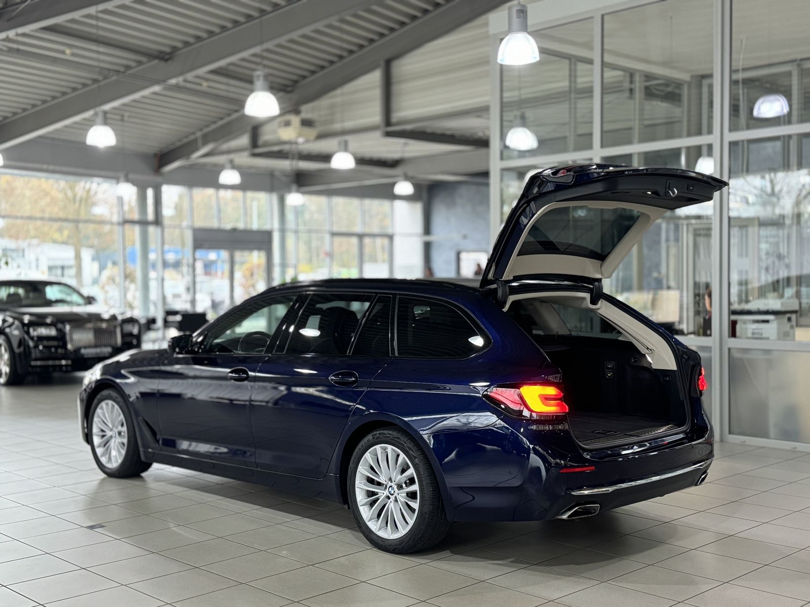 Fahrzeugabbildung BMW 540d xD Luxury Line Panorama Kamera Massage H/K