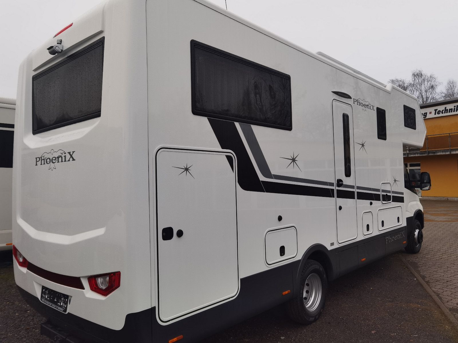 Fahrzeugabbildung Phoenix Maxi-Alkoven 7900 QRSL Modell 2025
