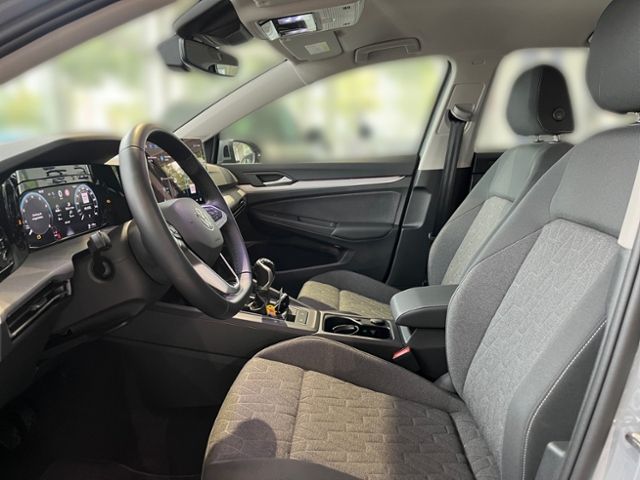 Fahrzeugabbildung Volkswagen Golf 1.5 TSI LIFE NAVI GJR LED KAMERA