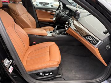 BMW 530 D Touring xDrive Sport Line+LED+StHz+Virtual