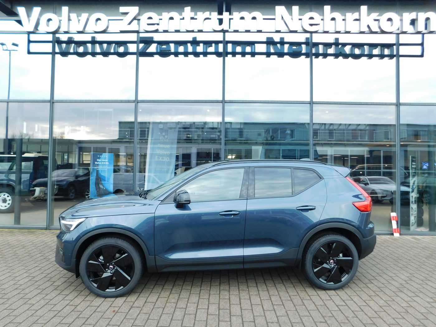 Fahrzeugabbildung Volvo XC40 B4 Plus Black Edition