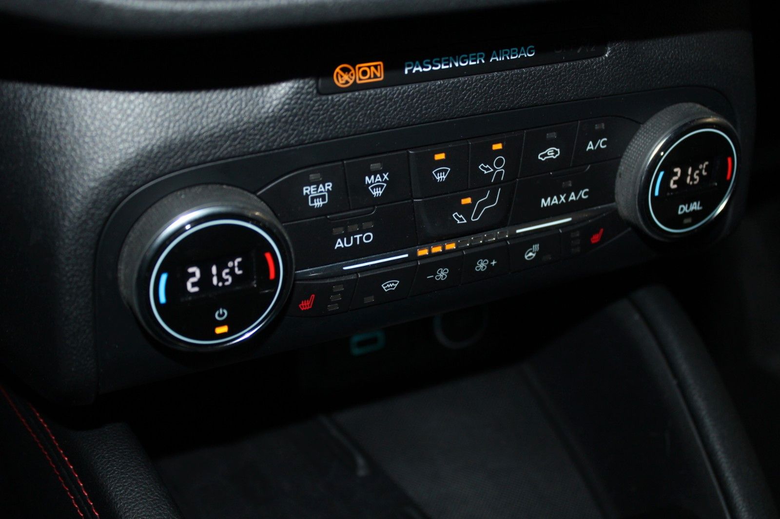 Fahrzeugabbildung Ford Kuga ST-Line X LED AHK ACC HUD 2xCAM WinterPaket