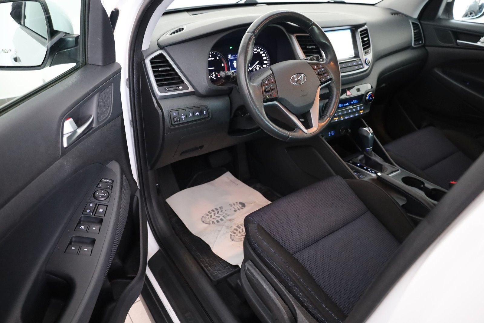 Fahrzeugabbildung Hyundai Tucson Advantage 4WD Navi,Kamera,SH,PDC