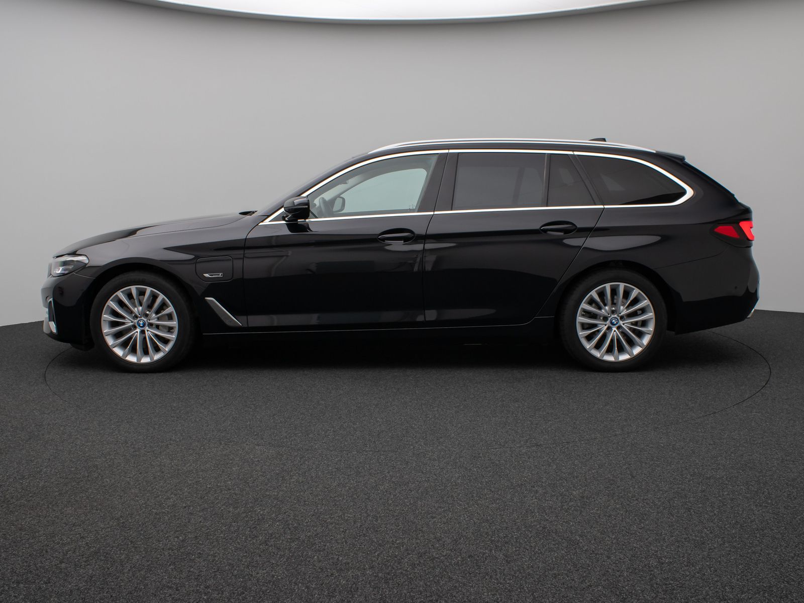 Fahrzeugabbildung BMW 530e xD Luxury Line KameraHUD DAB HiFi Komfort