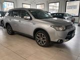 Mitsubishi Outlander 2.0 MIVEC 4WD PHEV Instyle  - Mitsubishi Outlander Instyle mit Hybrid-Antrieb (Benzin/Elektro)
