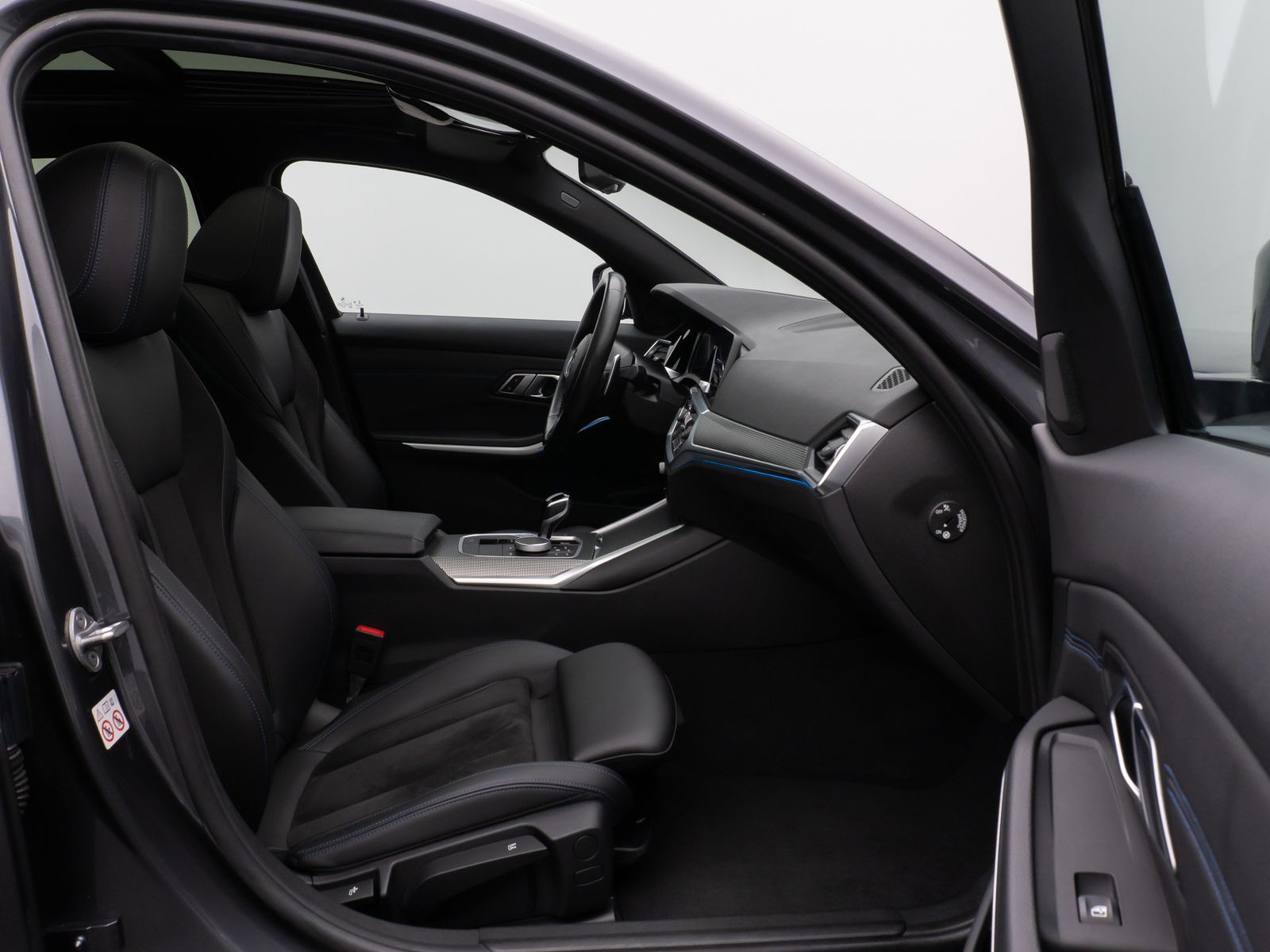 Fahrzeugabbildung BMW 330e M Sport Panorama Kamera Laser HUD DAB HiFi