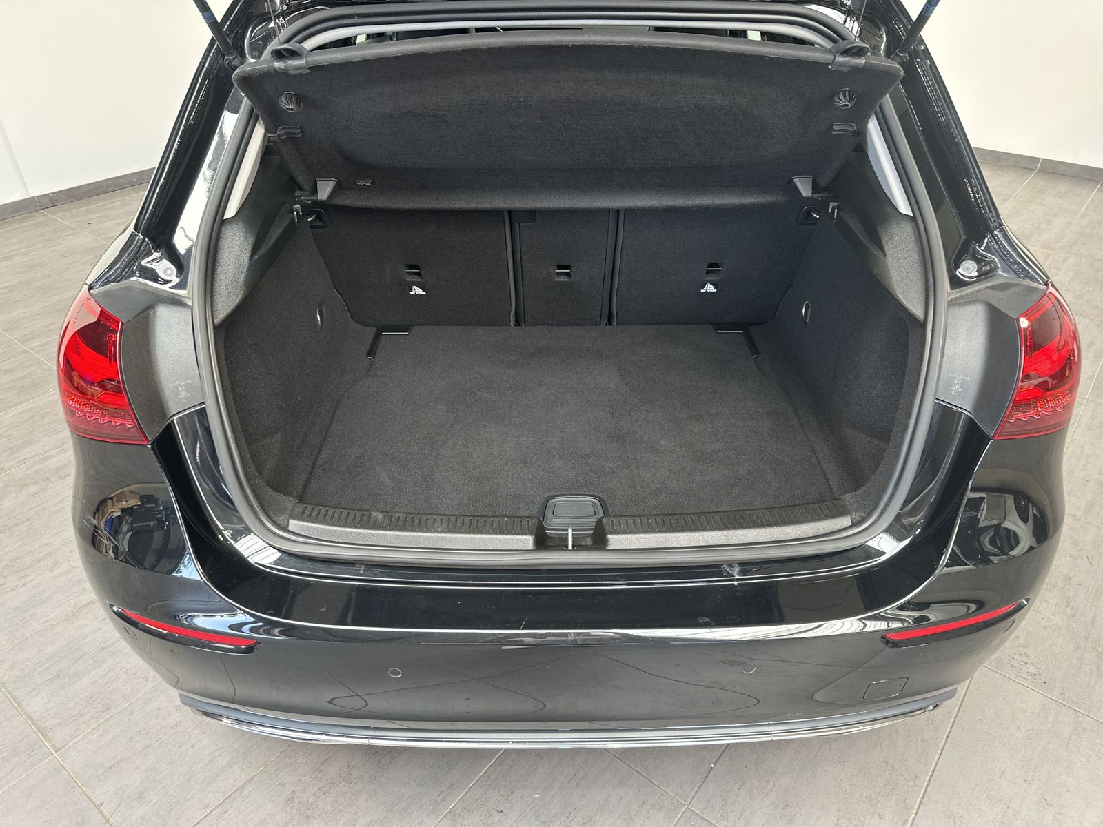 Fahrzeugabbildung Mercedes-Benz A 200d Progressive Advanced NAV+LED+KAM+AHK+WIDE