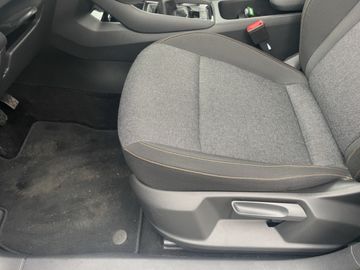 Skoda Karoq 1.0 TSI Clever LED 4XSHZ AHK PDC ALU