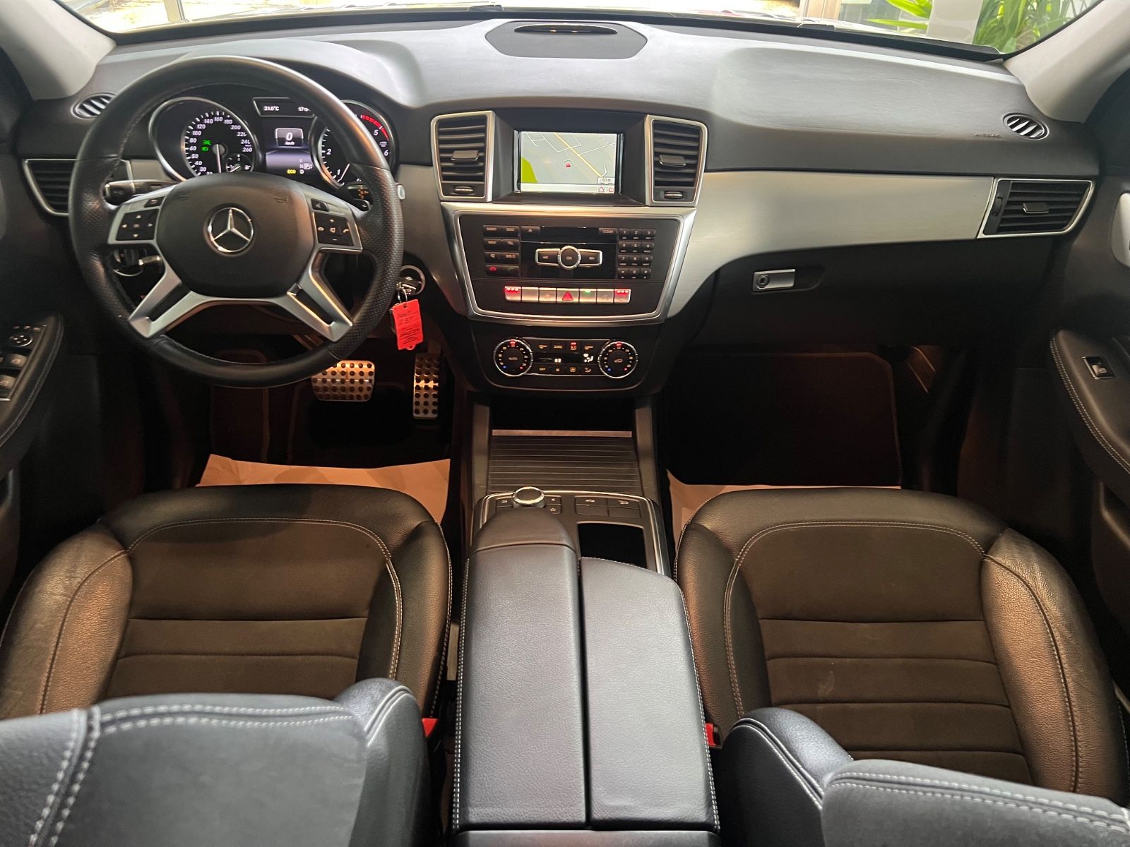 Fahrzeugabbildung Mercedes-Benz ML 350 d BlueTec 4Matic * 1.HAND * GEPFLEGT *