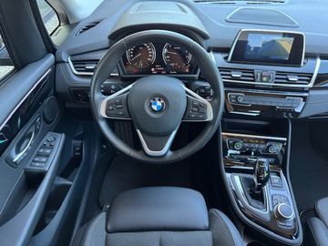 Bild 7 BMW 220 i Active Tourer Sport Line Steptronic Navi
