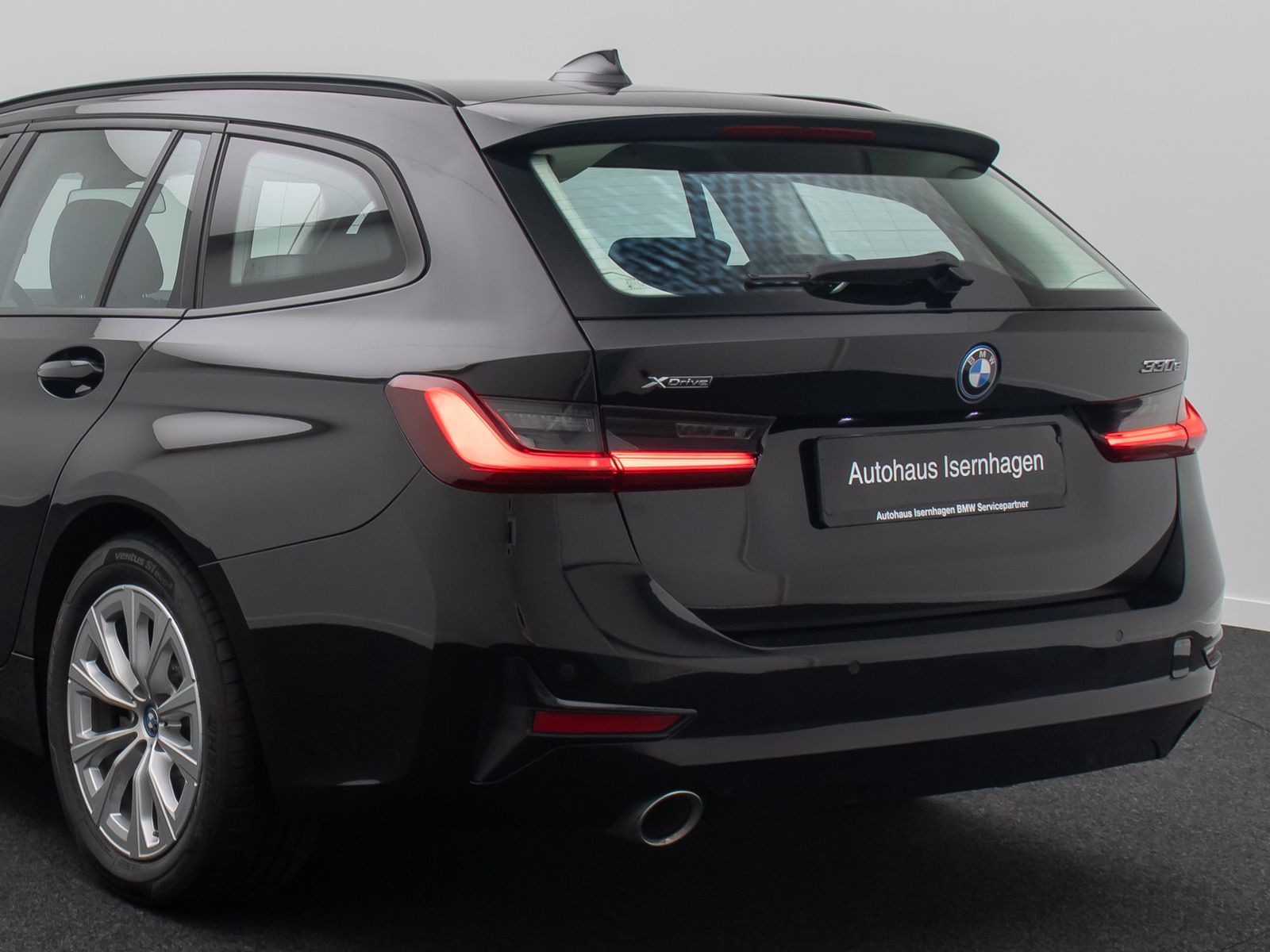 Fahrzeugabbildung BMW 330e xD Laser HUD DAB AHK Alarm Sport HiFi