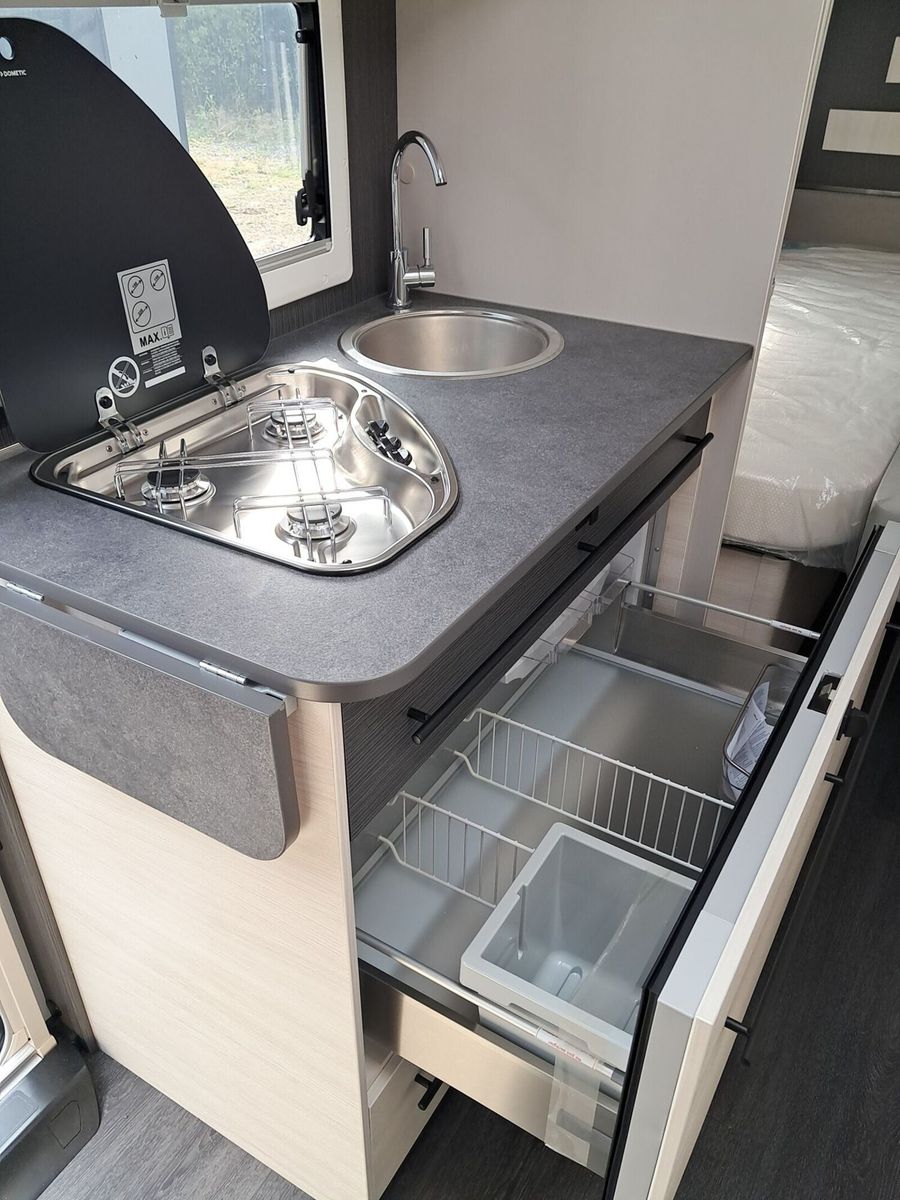 Fahrzeugabbildung Sterckeman Open Edition 522LJ 1800 kg; Truma C4, Trittstufe
