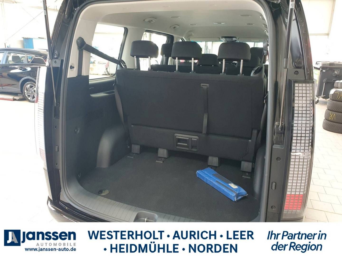 Fahrzeugabbildung Hyundai STARIA 9-Sitzer (MJ23) 2.2 CRDi 8 A/T 2WD (177PS